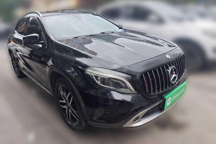 Used Mercedes-Benz GLA 2015 GLA 220 4MATIC Fashion Model Front Right 45 Deg