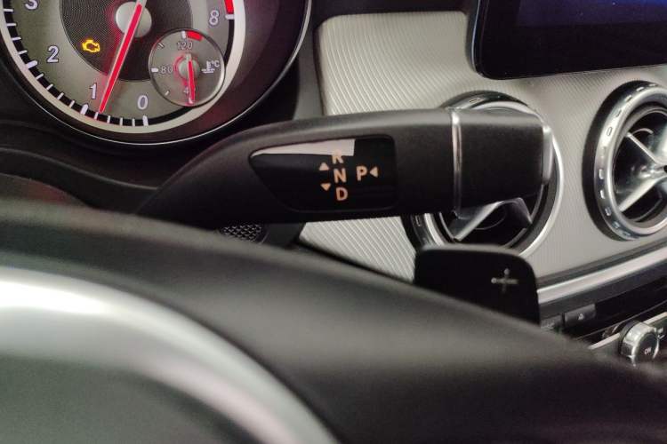 Used Mercedes-Benz GLA 2015 GLA 200 Fashion Model Gear Lever
