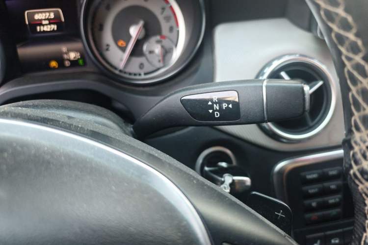 Used Mercedes-Benz GLA 2015 GLA 220 4MATIC Fashion Model Gear Lever
