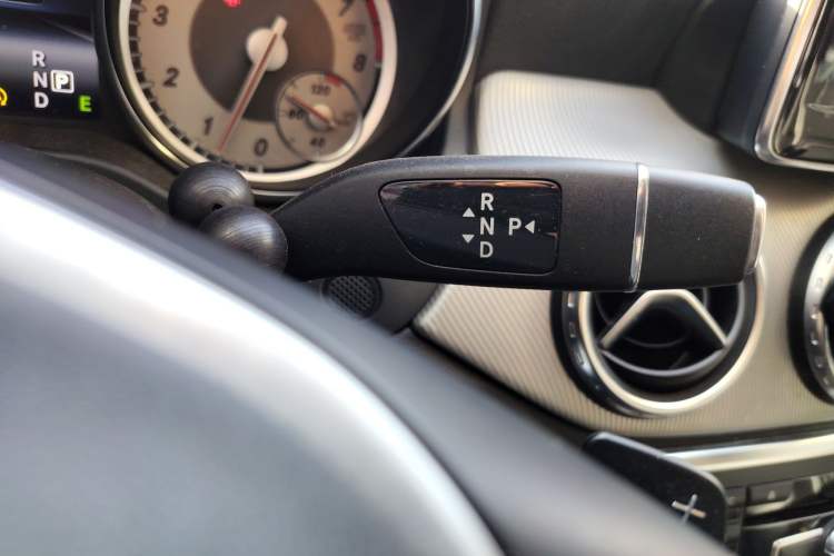 Used Mercedes-Benz GLA 2015 GLA 220 4MATIC Luxury Model Gear Lever