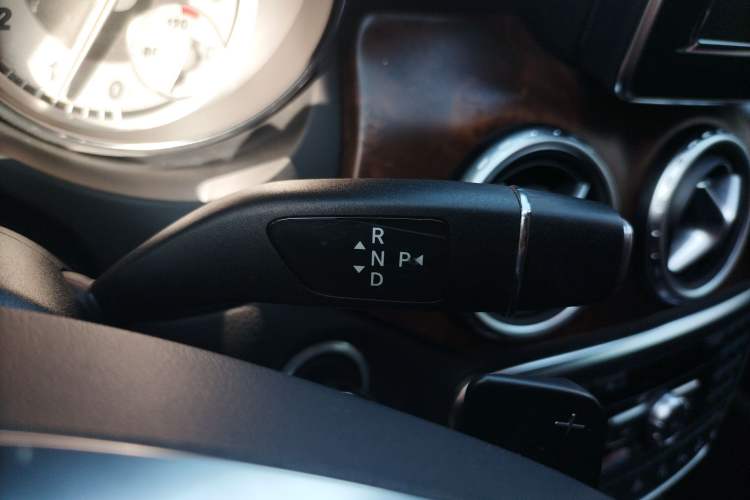 Used Mercedes-Benz GLA 2015 GLA 260 4MATIC Sport Edition Gear Lever