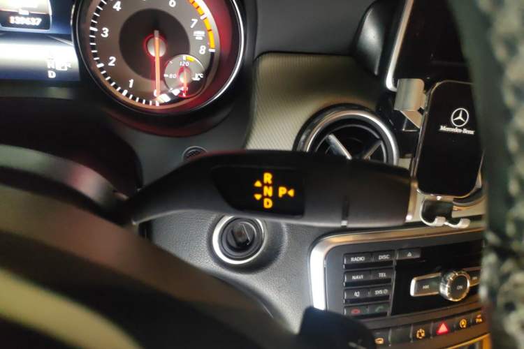 Used Mercedes-Benz GLA 2015 GLA 220 4MATIC Fashion Model Gear Lever