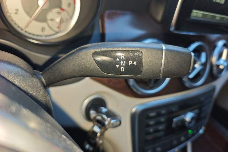 Used Mercedes-Benz GLA 2015 GLA 260 4MATIC Sport Edition Gear Lever