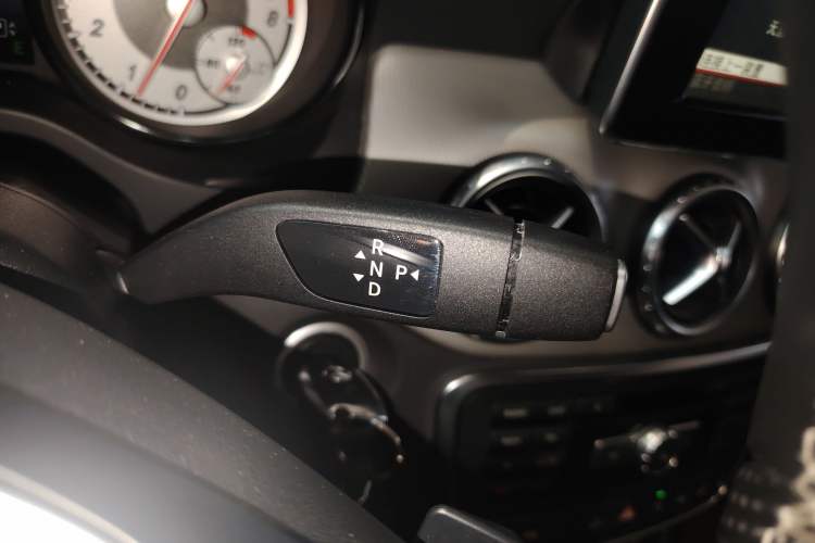 Used Mercedes-Benz GLA 2015 GLA 220 4MATIC Fashion Model Gear Lever