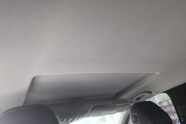 Used Mercedes-Benz GLA  Headliner