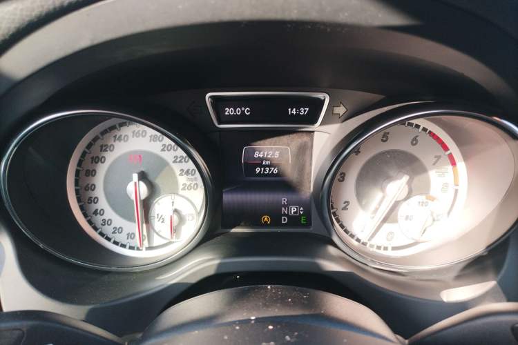 Used Mercedes-Benz GLA 2015 GLA 260 4MATIC Sport Edition Instrument Cluster
