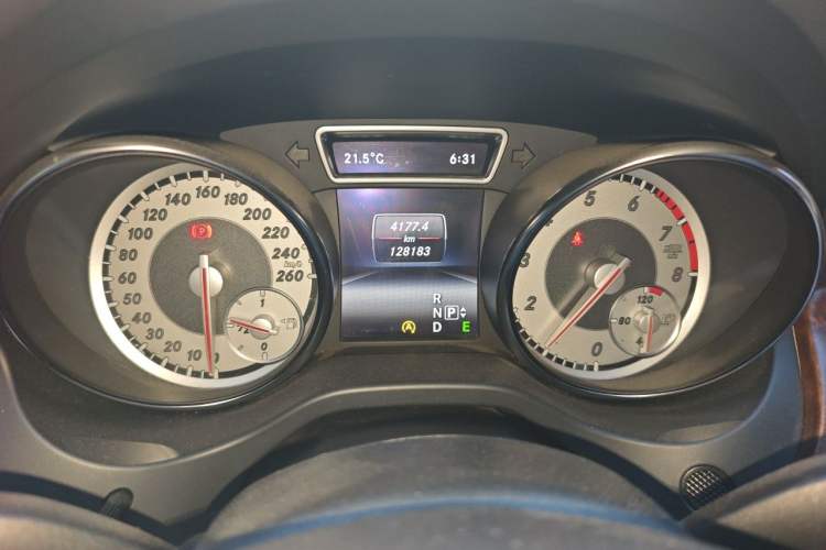 Used Mercedes-Benz GLA 2015 GLA 260 4MATIC Sport Edition Instrument Cluster