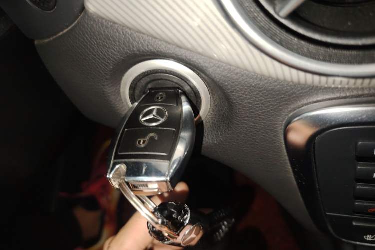 Used Mercedes-Benz GLA 2015 GLA 220 4MATIC Fashion Model Interior 1