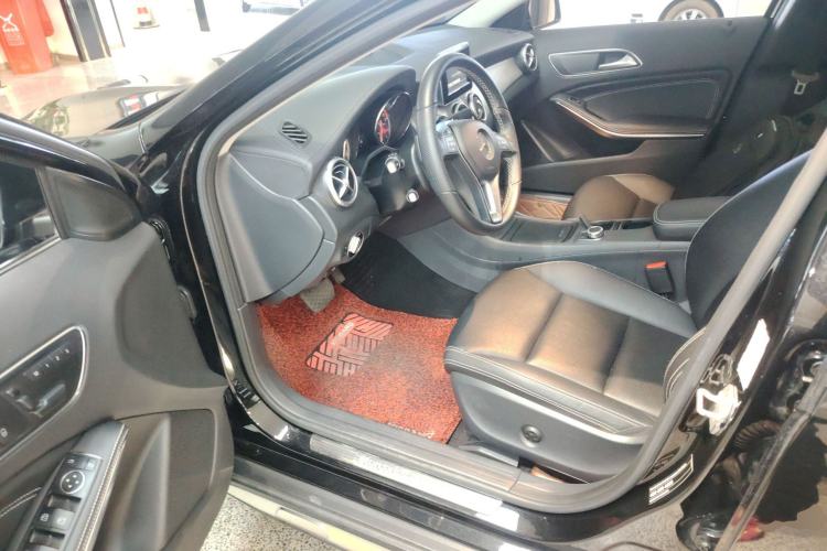 Used Mercedes-Benz GLA 2015 GLA 220 4MATIC Fashion Model Interior 3