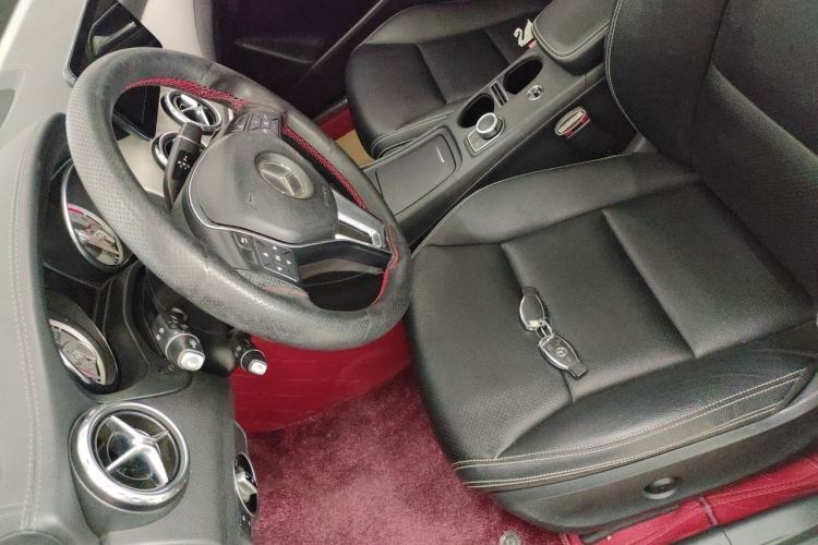 Used Mercedes-Benz GLA 2015 GLA 200 Fashion Model Left Front Seat