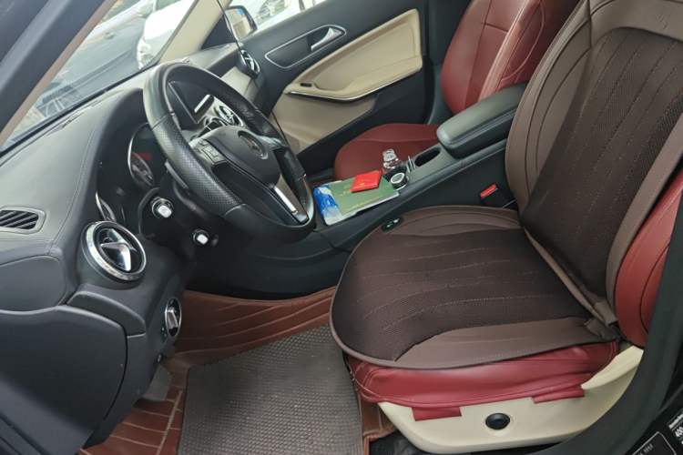 Used Mercedes-Benz GLA 2015 GLA 220 4MATIC Fashion Model Left Front Seat