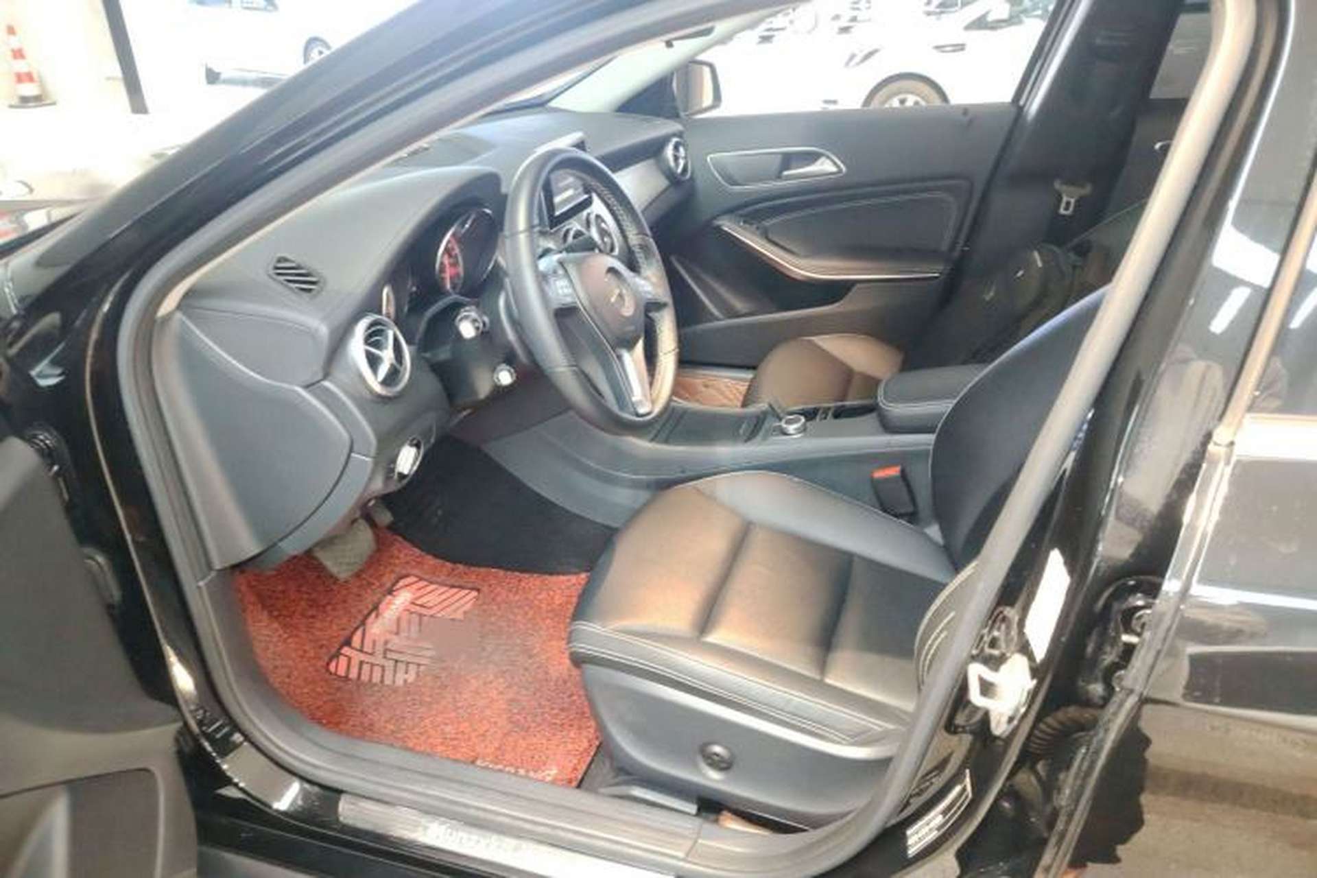 Used Mercedes-Benz GLA 2015 GLA 220 4MATIC Fashion Model Left Front Seat