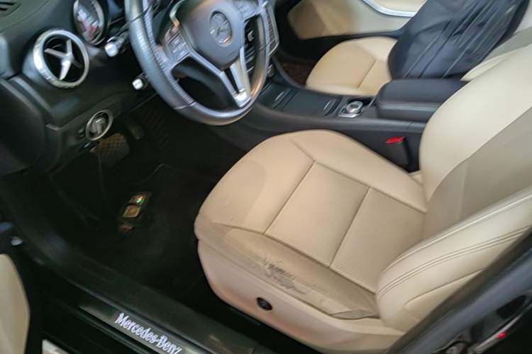 Used Mercedes-Benz GLA 2015 GLA 220 4MATIC Luxury Model Left Front Seat