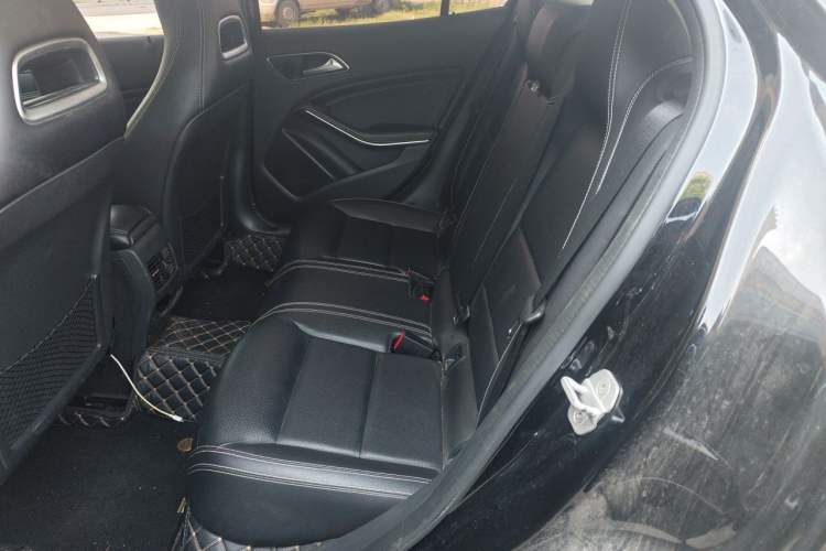 Used Mercedes-Benz GLA 2015 GLA 220 4MATIC Fashion Model Left Rear Seat