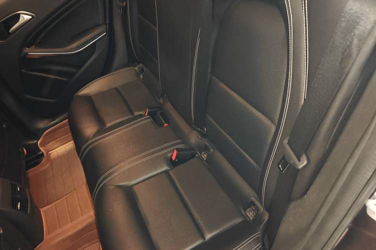 Used Mercedes-Benz GLA 2015 GLA 200 Fashion Model Left Rear Seat