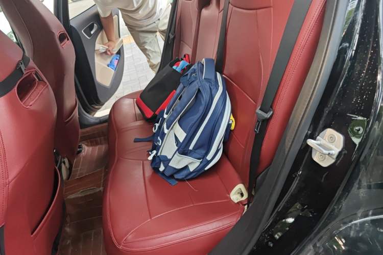 Used Mercedes-Benz GLA 2015 GLA 220 4MATIC Fashion Model Left Rear Seat