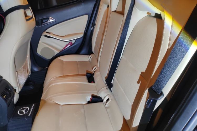 Used Mercedes-Benz GLA 2015 GLA 220 4MATIC Fashion Model Left Rear Seat