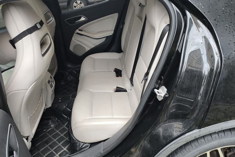 Used Mercedes-Benz GLA 2015 GLA 200 Fashion Model Left Rear Seat