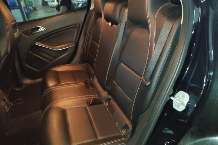 Used Mercedes-Benz GLA 2015 GLA 200 Fashion Model Left Rear Seat