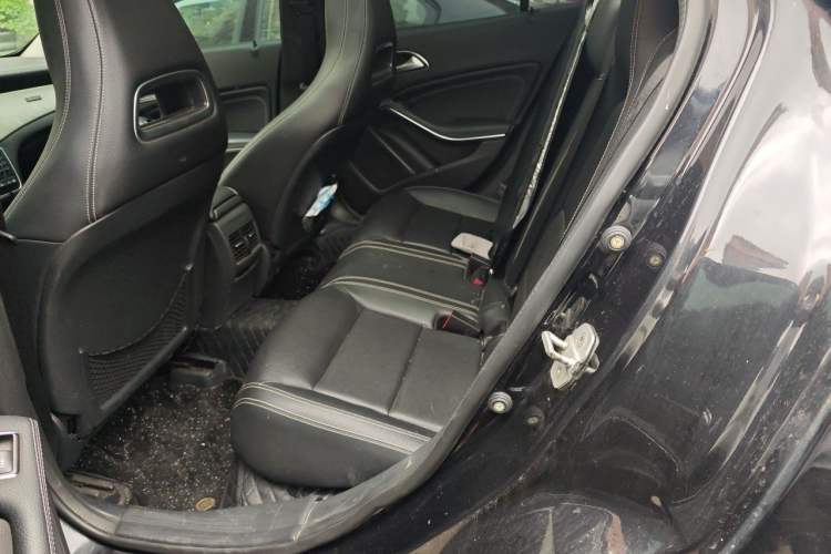 Used Mercedes-Benz GLA 2015 GLA 220 4MATIC Fashion Model Left Rear Seat
