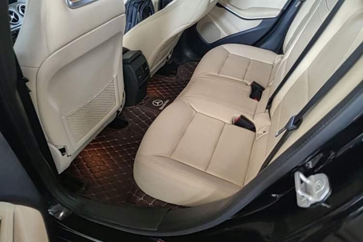 Used Mercedes-Benz GLA 2015 GLA 220 4MATIC Luxury Model Left Rear Seat