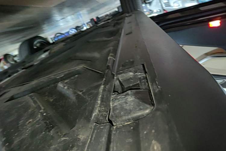 Used Mercedes-Benz GLA 2015 GLA 220 4MATIC Luxury Model Left Side Sill