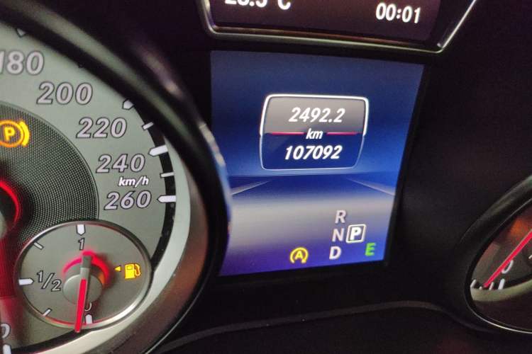 Used Mercedes-Benz GLA 2015 GLA 200 Fashion Model Odometer Close Up
