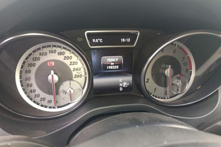 Used Mercedes-Benz GLA 2015 GLA 200 Fashion Model Odometer Close Up