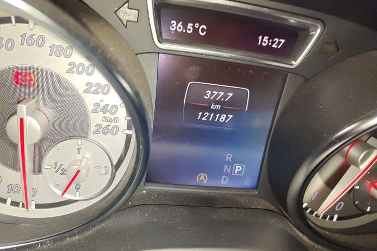 Used Mercedes-Benz GLA 2015 GLA 200 Fashion Model Odometer Close Up