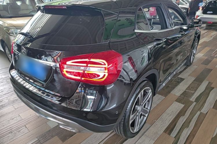 Used Mercedes-Benz GLA 2015 GLA 220 4MATIC Luxury Model Rear Right 45 Deg