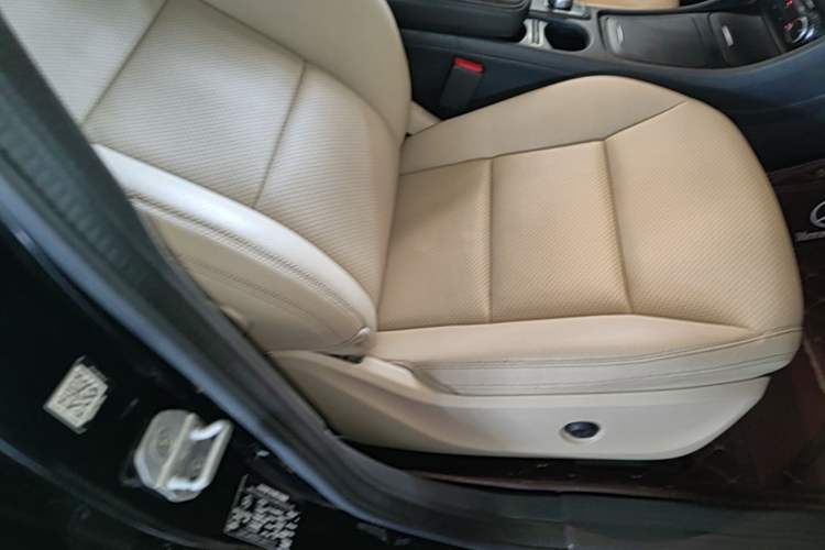 Used Mercedes-Benz GLA 2015 GLA 220 4MATIC Luxury Model Right Front Seat