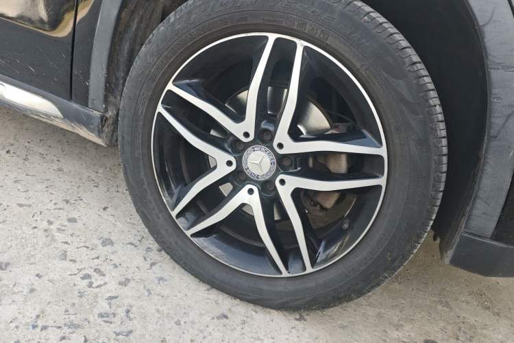 Used Mercedes-Benz GLA 2015 GLA 220 4MATIC Fashion Model Right Front Wheel Hub