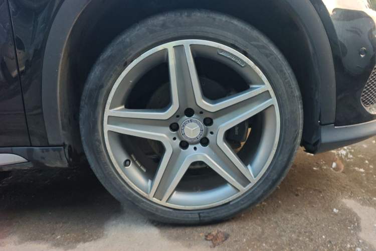 Used Mercedes-Benz GLA 2015 GLA 260 4MATIC Sport Edition Right Front Wheel Hub