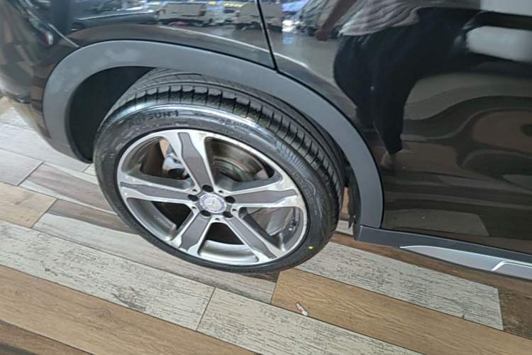 Used Mercedes-Benz GLA 2015 GLA 220 4MATIC Luxury Model Right Rear Wheel Hub