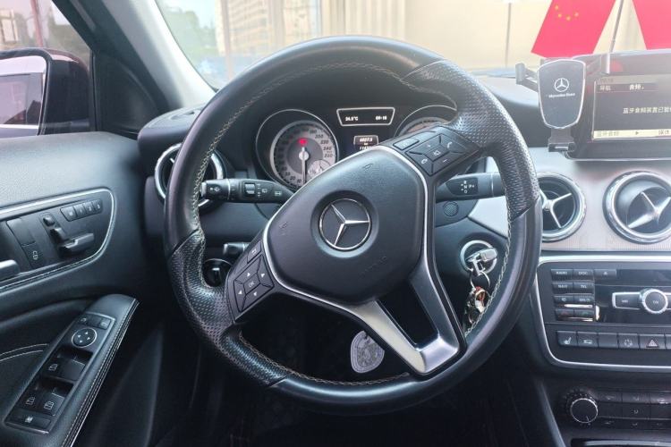 Used Mercedes-Benz GLA 2015 GLA 220 4MATIC Fashion Model Steering Wheel