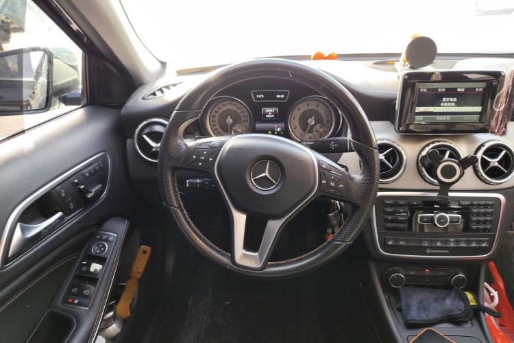 Used Mercedes-Benz GLA 2015 GLA 220 4MATIC Luxury Model Steering Wheel