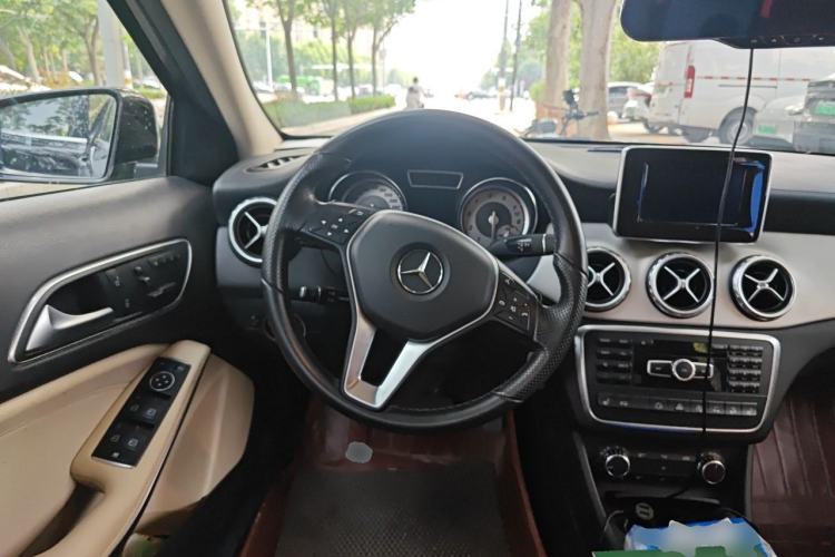 Used Mercedes-Benz GLA 2015 GLA 220 4MATIC Fashion Model Steering Wheel