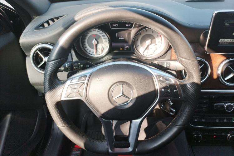 Used Mercedes-Benz GLA 2015 GLA 260 4MATIC Sport Edition Steering Wheel