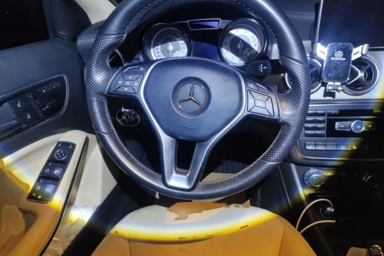 Used Mercedes-Benz GLA 2015 GLA 220 4MATIC Fashion Model Steering Wheel