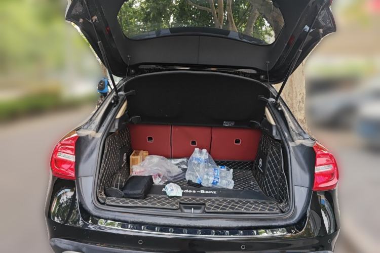 Used Mercedes-Benz GLA 2015 GLA 220 4MATIC Fashion Model Trunk