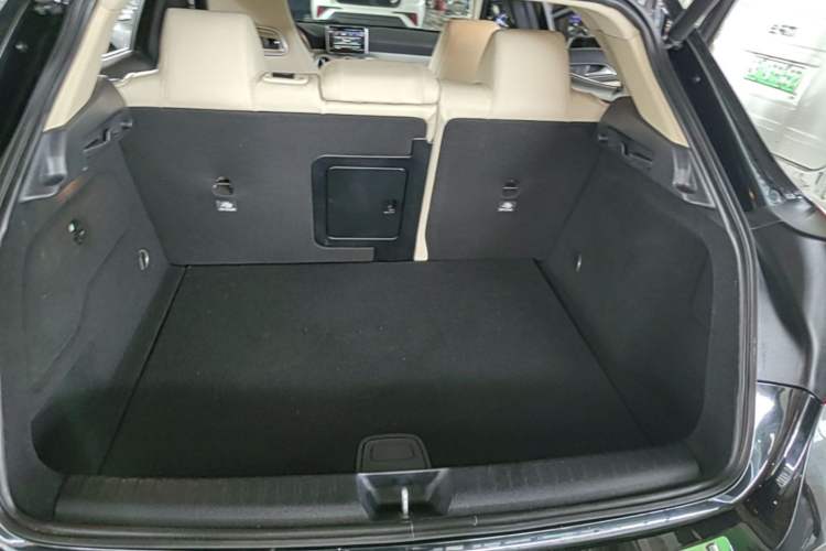 Used Mercedes-Benz GLA 2015 GLA 220 4MATIC Luxury Model Trunk