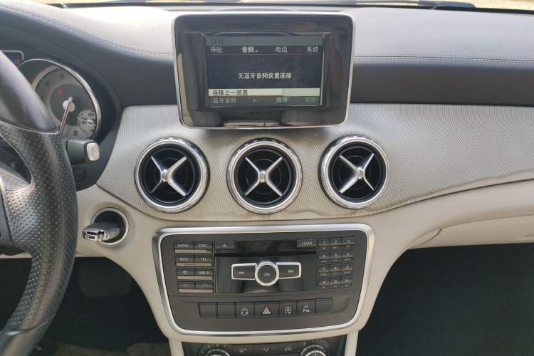 Used Mercedes-Benz GLA 2015 GLA 200 Fashion Model Audio And AC Panel