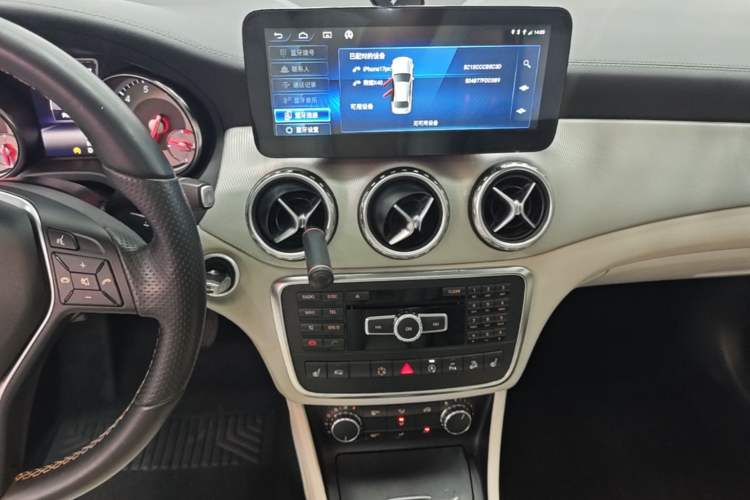 Used Mercedes-Benz GLA 2015 GLA 220 4MATIC Fashion Model Audio And AC Panel