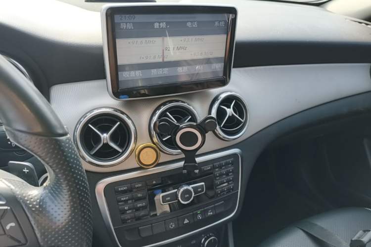 Used Mercedes-Benz GLA 2015 GLA 200 Sport Edition Audio And AC Panel