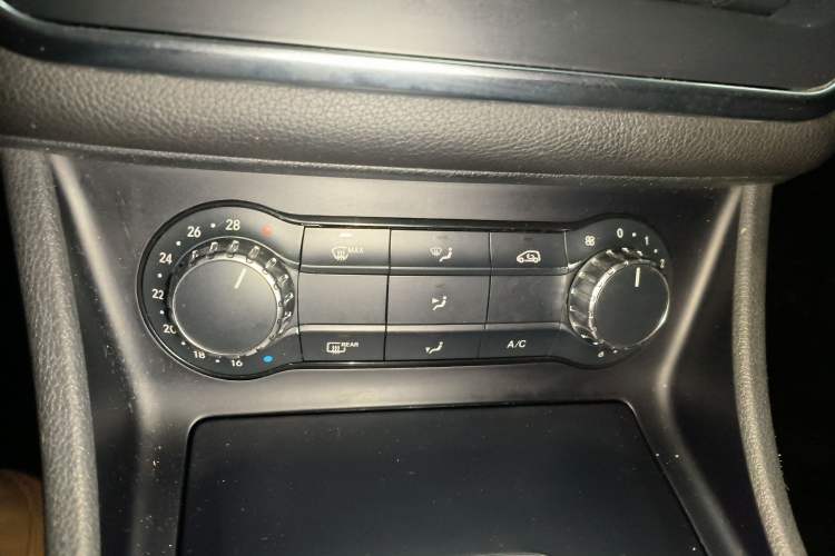 Used Mercedes-Benz GLA 2015 GLA 200 Fashion Model Audio And AC Panel