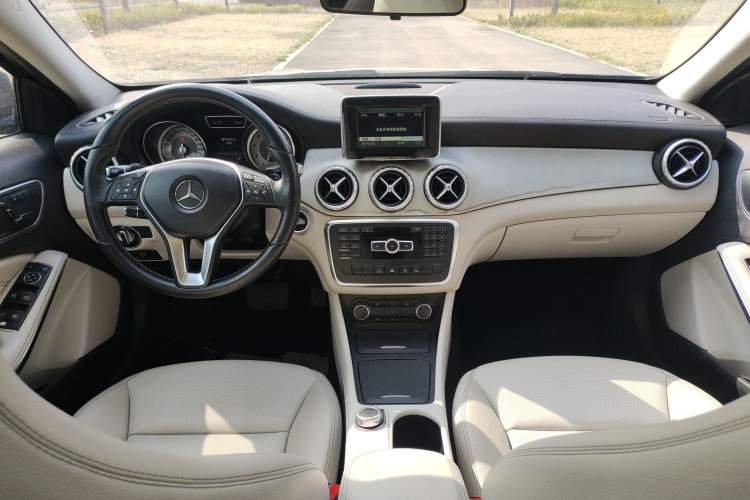 Used Mercedes-Benz GLA 2015 GLA 200 Fashion Model Center Console