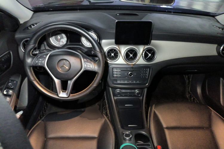 Used Mercedes-Benz GLA 2015 GLA 200 Fashion Model Center Console
