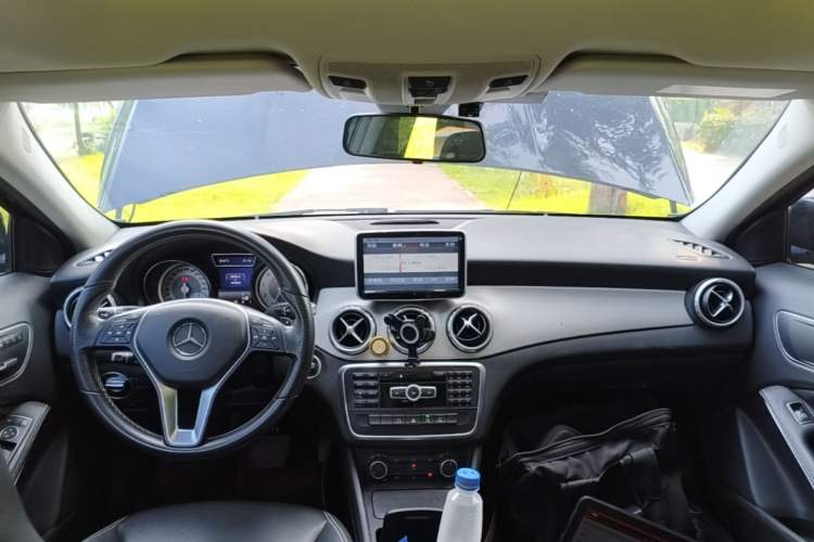 Used Mercedes-Benz GLA 2015 GLA 200 Sport Edition Center Console