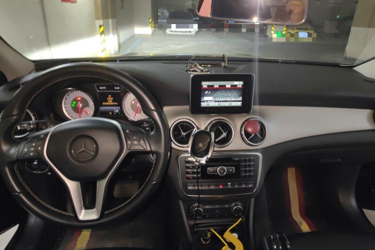Used Mercedes-Benz GLA 2015 GLA 220 4MATIC Fashion Model Center Console