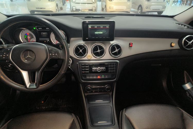 Used Mercedes-Benz GLA 2015 GLA 200 Fashion Model Center Console